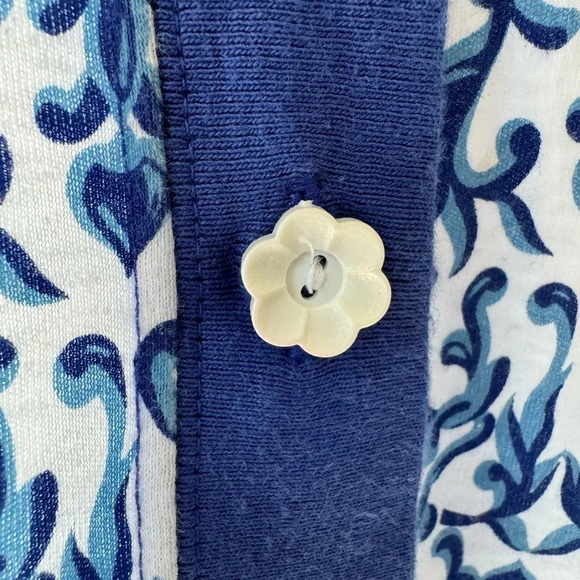 ECCOBAY S blue and white floral design cardigan w/white flower full button front - Picture 4 of 8